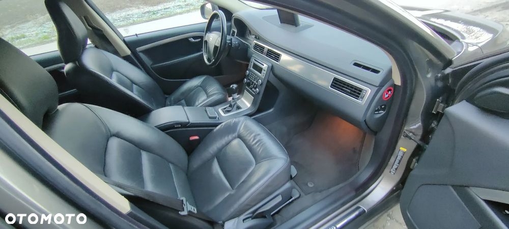 Volvo V70 2.4D Momentum - 27