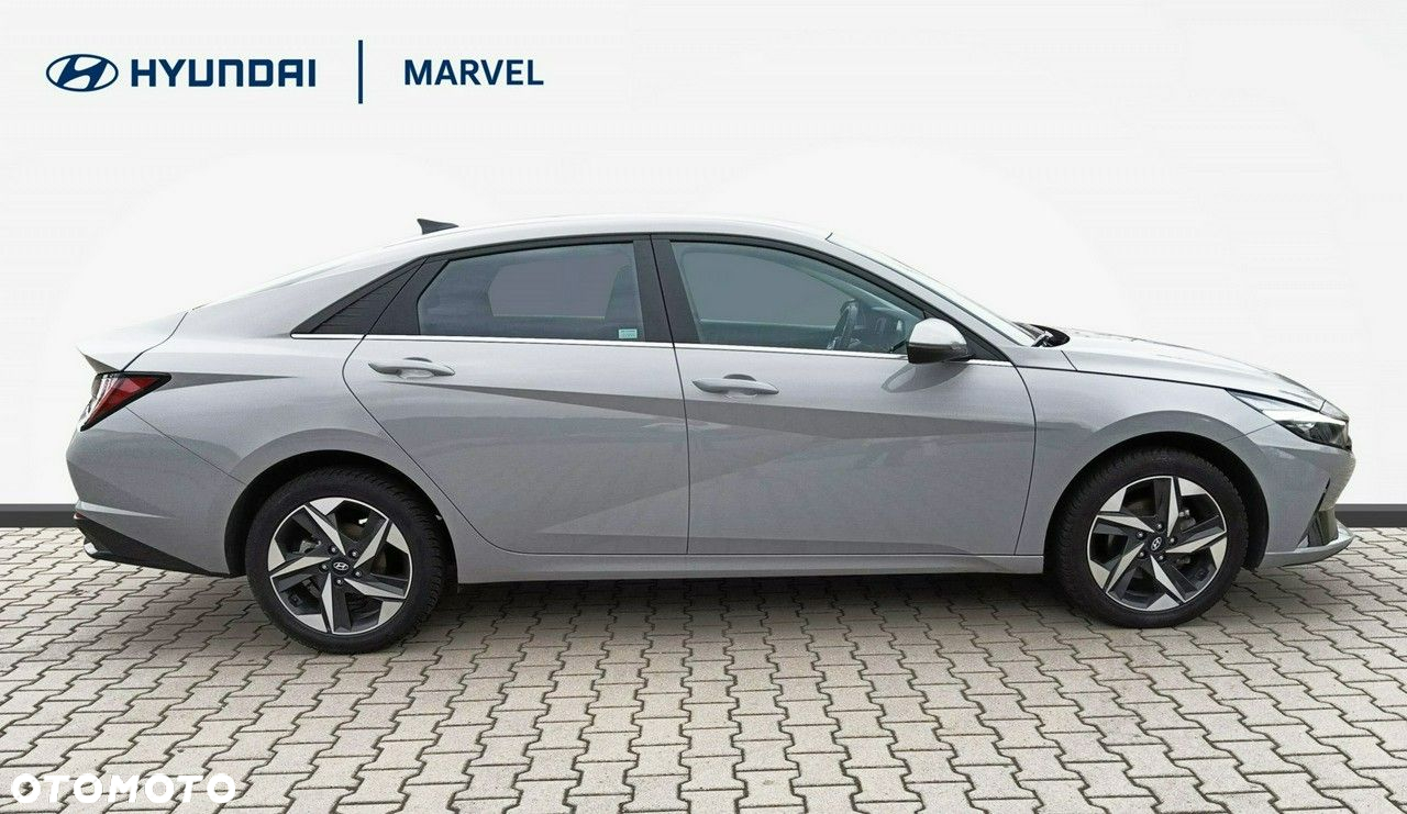 Hyundai Elantra - 4