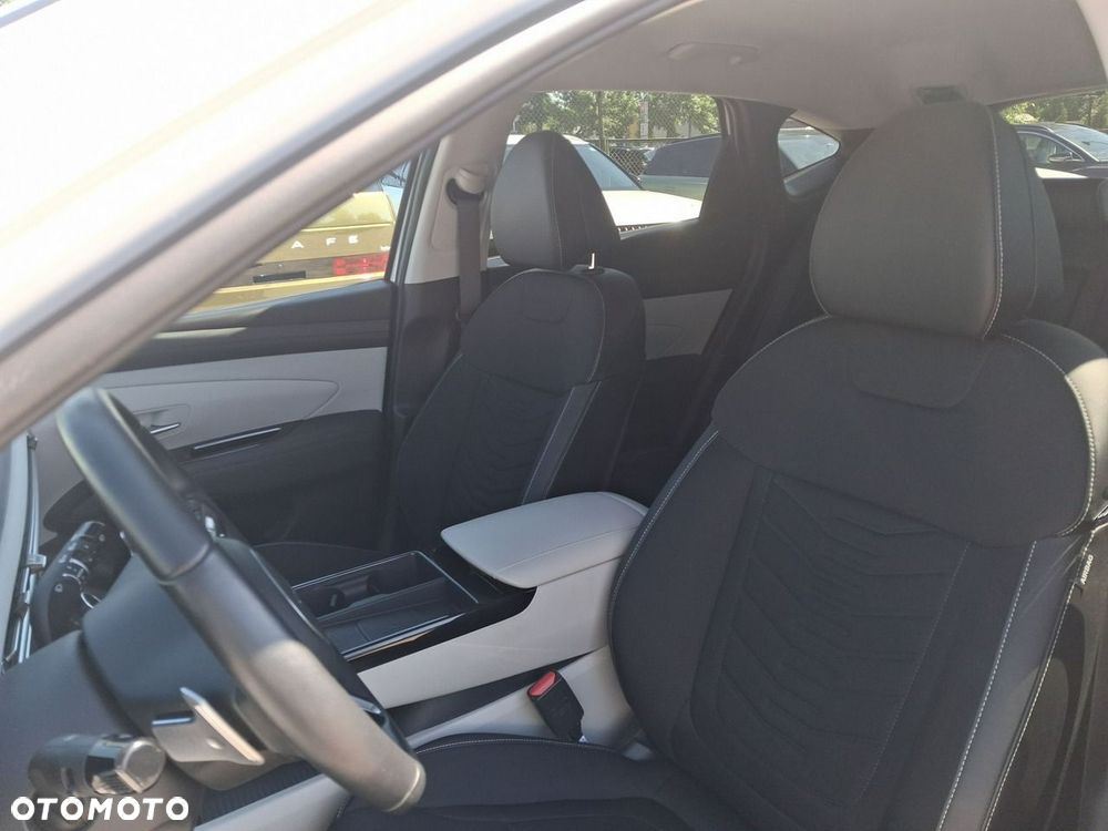 Hyundai Tucson 1.6 T-GDi HEV Executive 2WD - 11