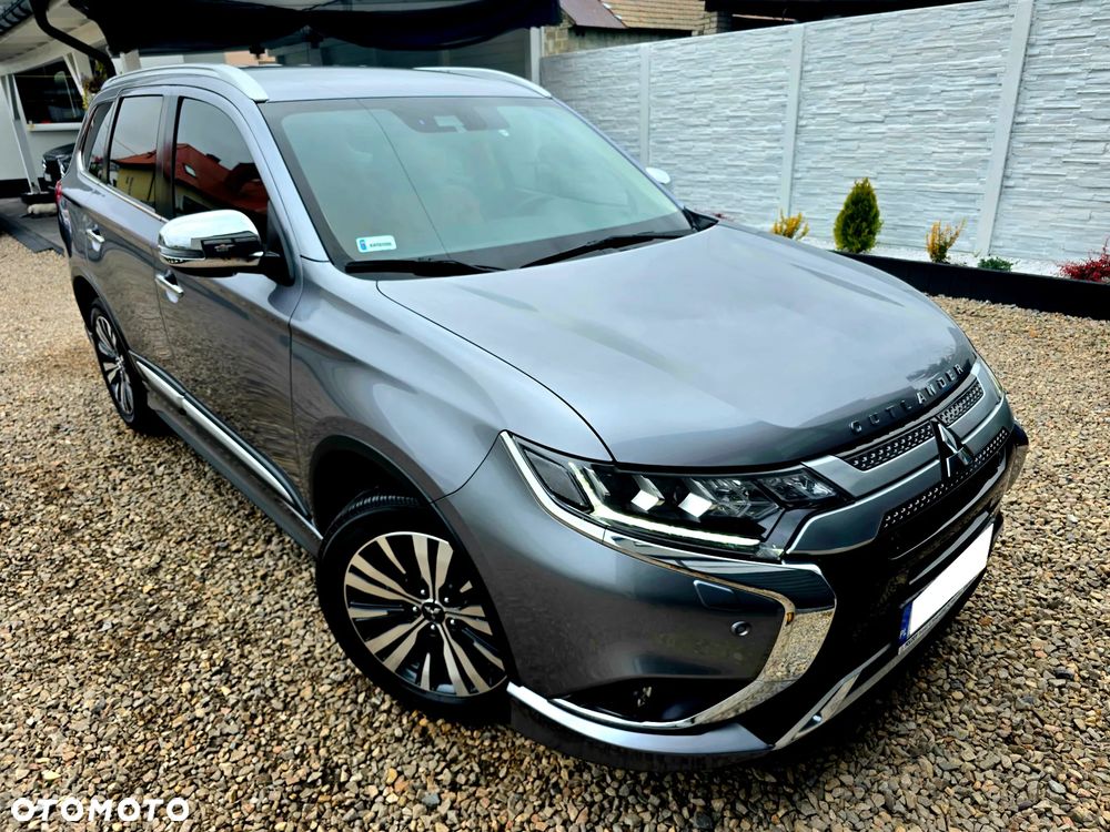 Mitsubishi Outlander 2.0 Instyle + 4WD CVT - 11