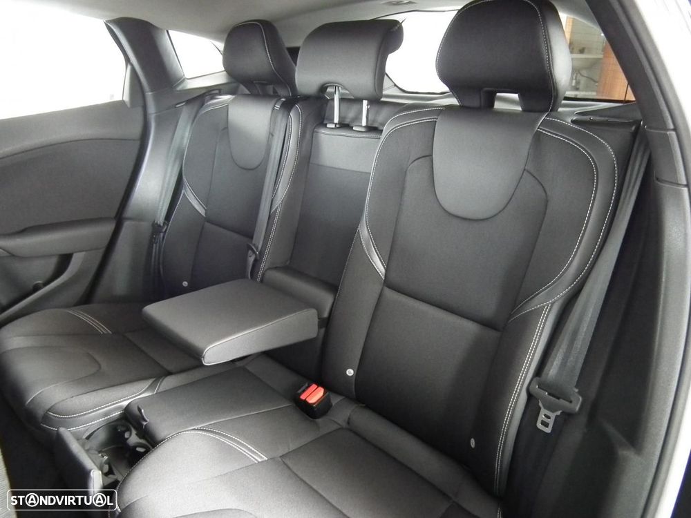 Volvo V40 2.0 D3 Momentum - 12