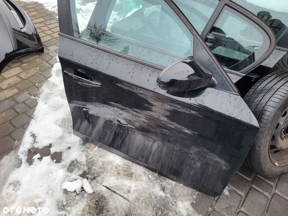 Drzwi przednie prawe bmw e87 2009r lakier Schwarz 2 kompletne w kolor