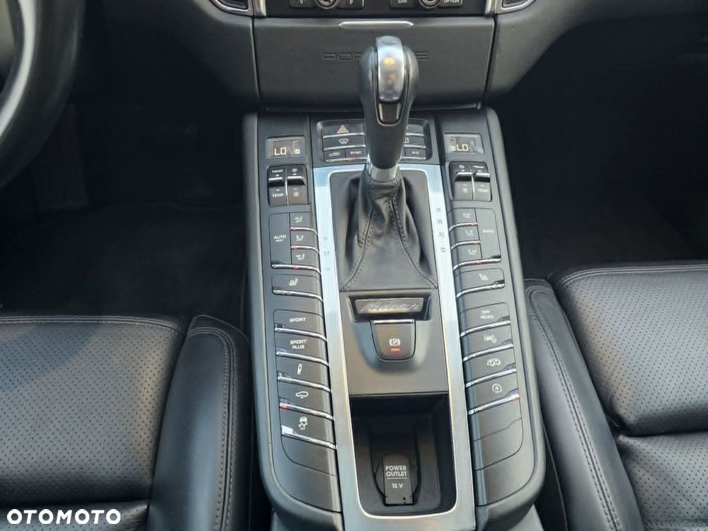 Porsche Macan - 25