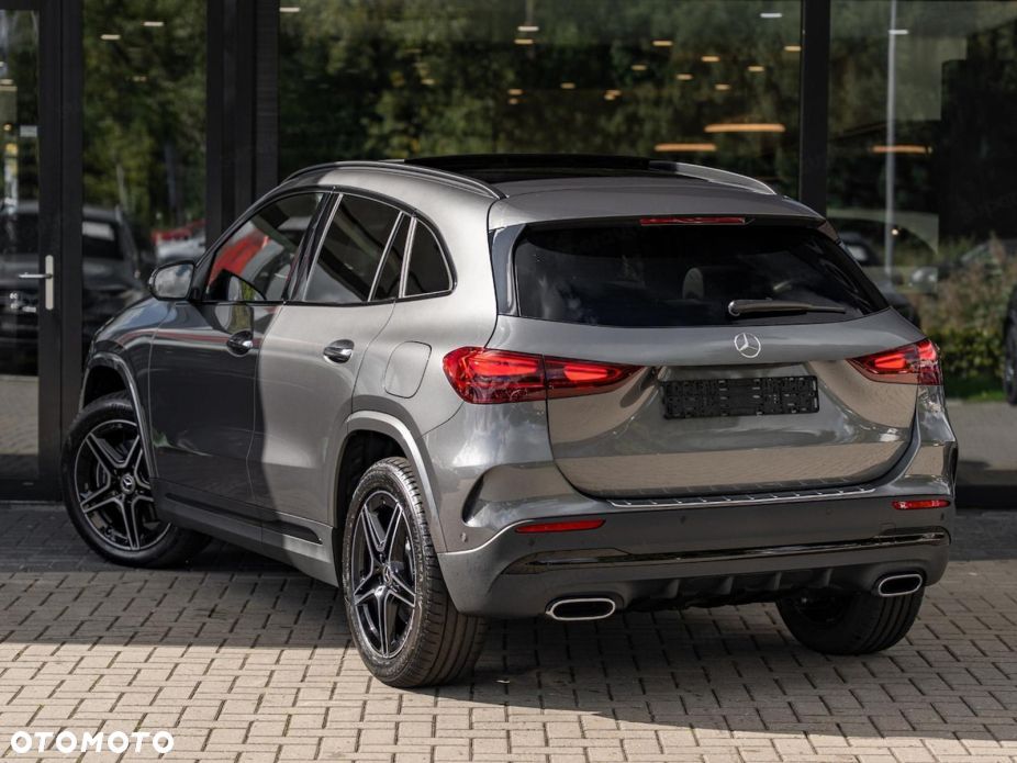 Mercedes-Benz GLA - 8