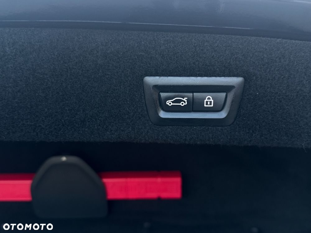 BMW Seria 7 730Ld xDrive mHEV - 32