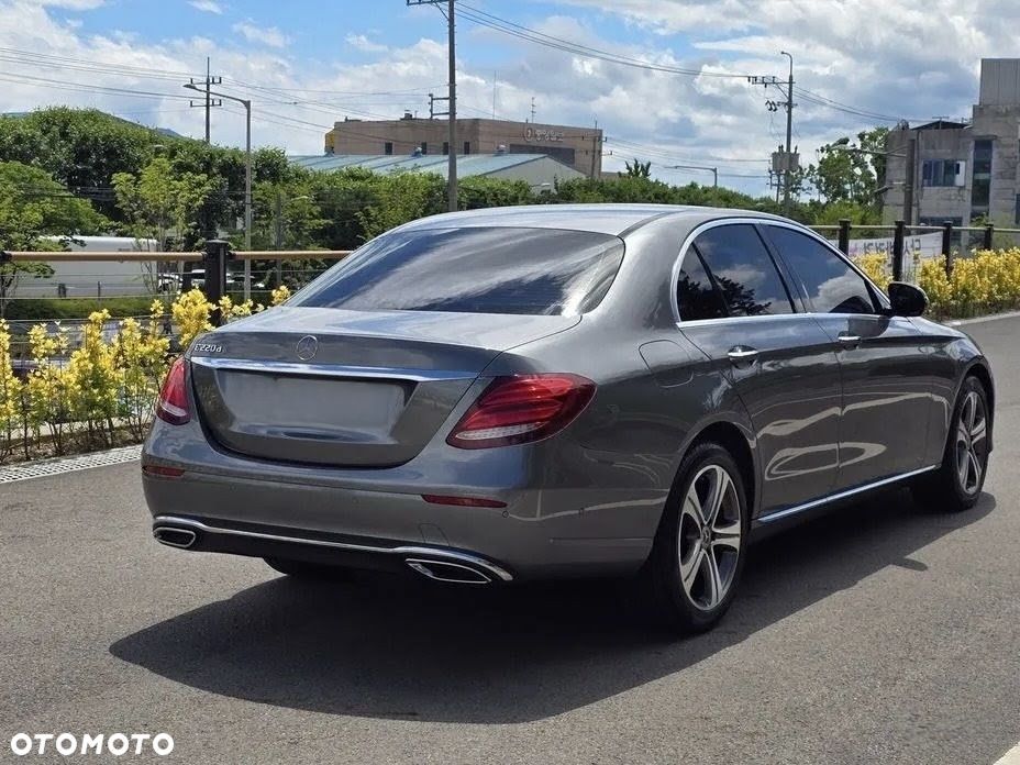 Mercedes-Benz Klasa E 220 d 4Matic 9G-TRONIC Avantgarde - 4