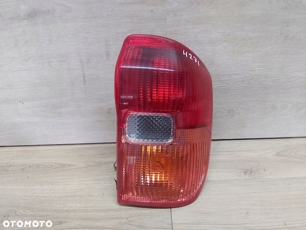 Toyota Rav4 II XA20 lampa prawy tył 01-03 r - 16