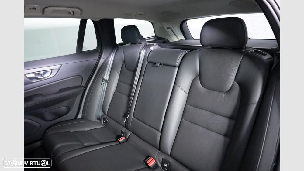 Volvo V60 2.0 T6 AWD TE Plus Dark — fotografia 9