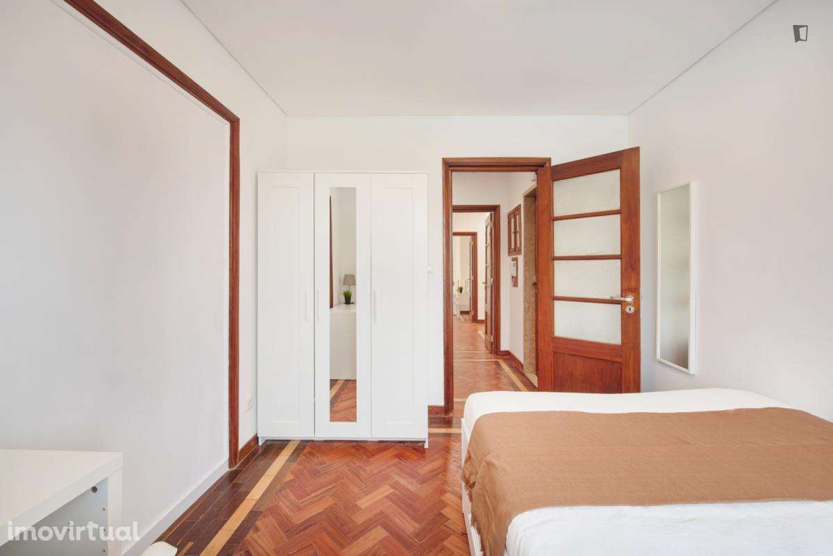 Quarto - localizado em São Sebastião Lisbon - Grande imagem: 4/37