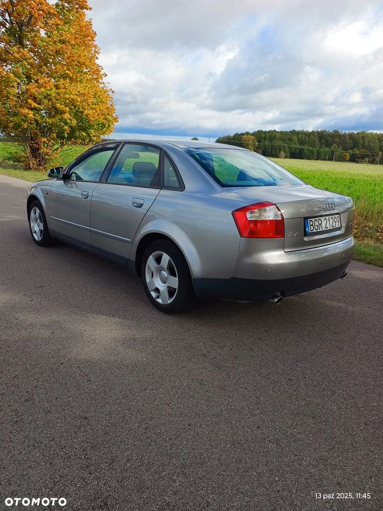 Audi A4 Limousine - 4