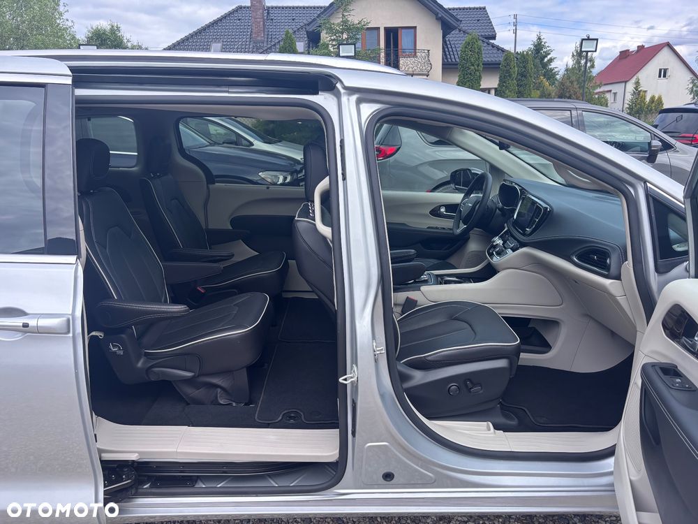 Chrysler Pacifica - 21