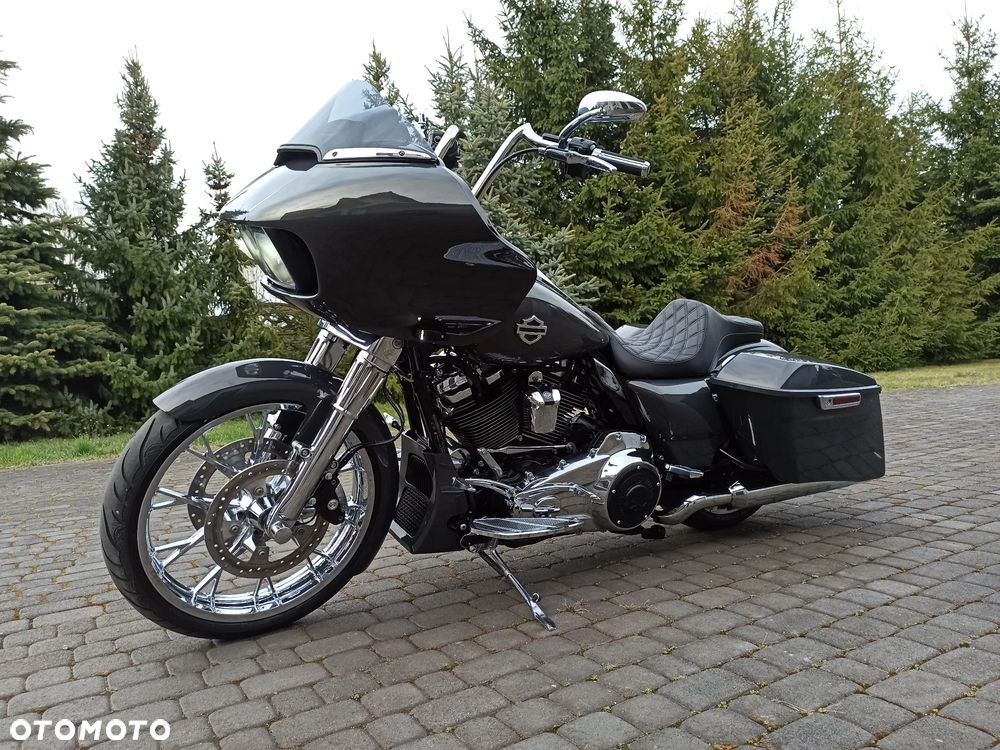 Harley-Davidson Touring Road Glide - 2