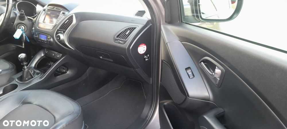 Hyundai ix35 1.7 CRDi 2WD blue Finale Gold - 40