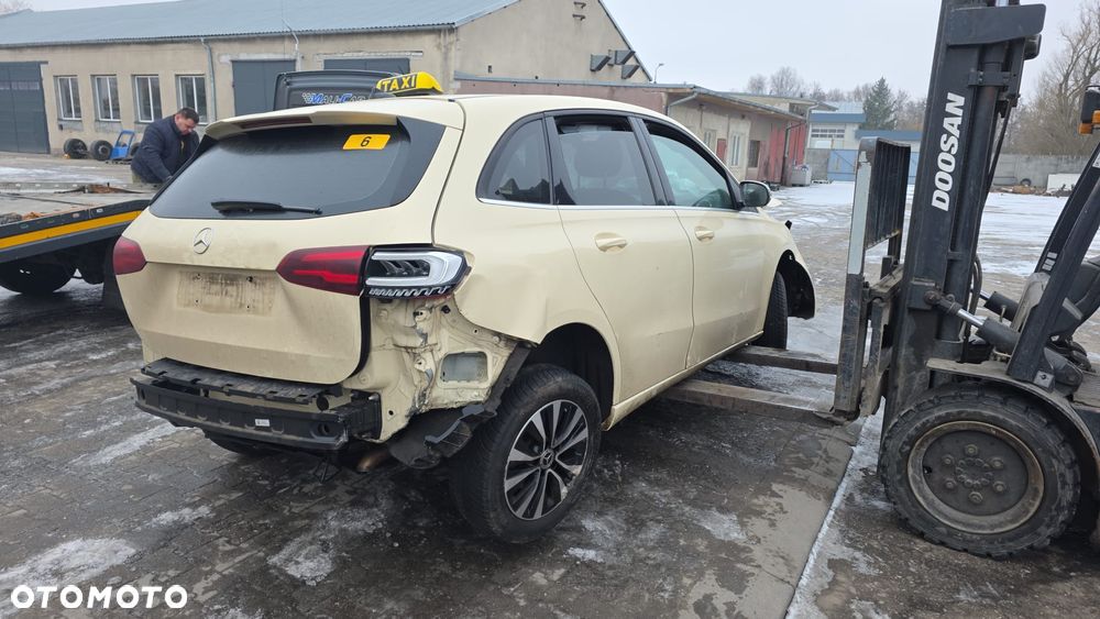 Mercedes-Benz Klasa B 180 d 8G-DCT Edition 2021 - 1