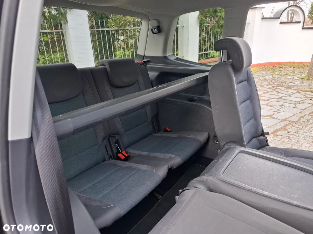 Volkswagen Touran 2.0 TDI DPF BlueMotion Technology STYLE - 13