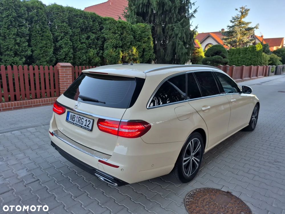 Mercedes-Benz Klasa E 220 d 9G-TRONIC - 21