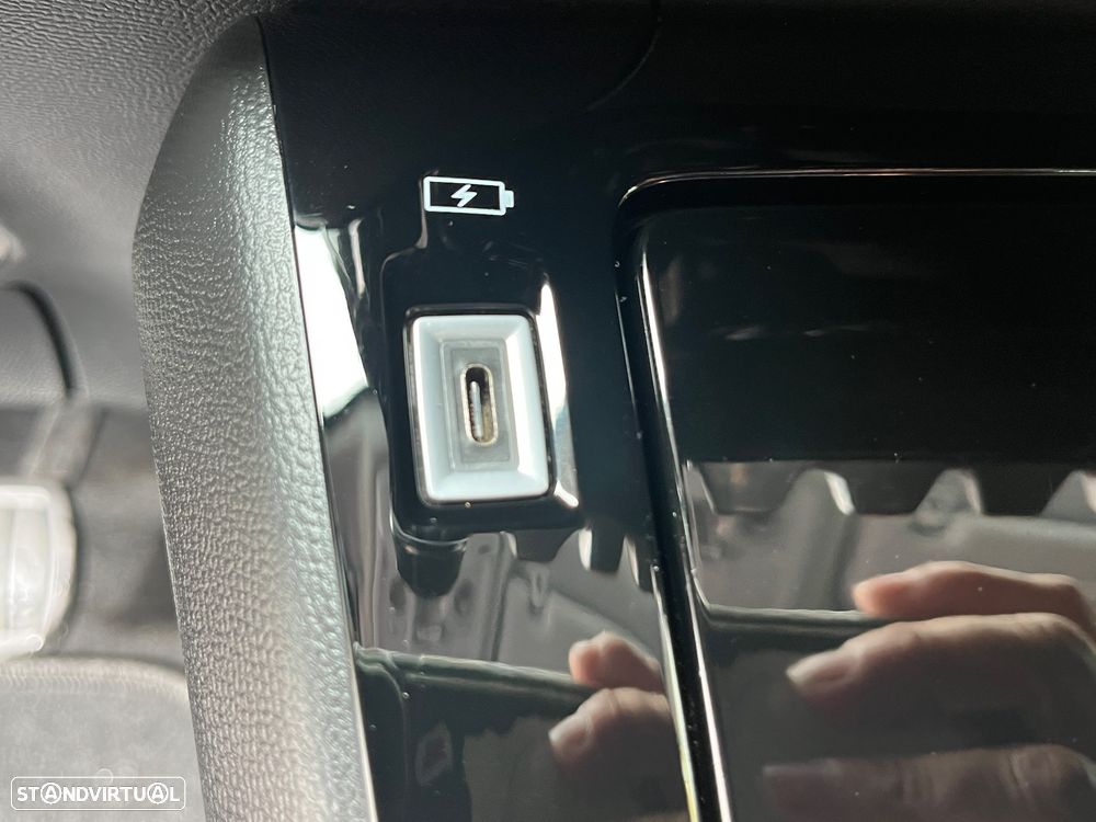 Peugeot 2008 1.2 PureTech Allure EAT8 - 23