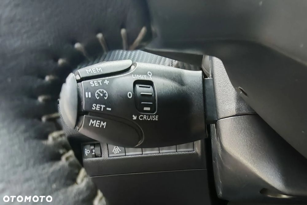Peugeot 2008 1.2 PureTech Allure S&S - 29