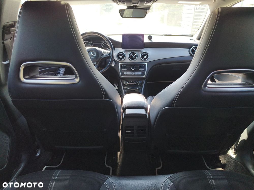 Mercedes-Benz GLA 200 7G-DCT AMG Line - 12