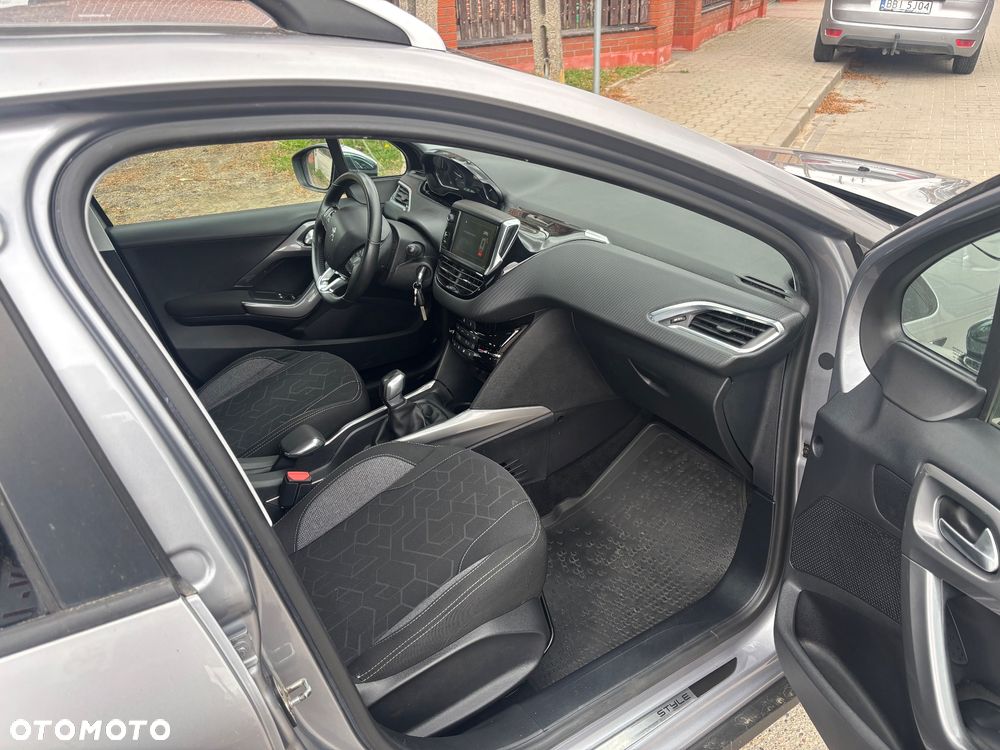 Peugeot 2008 BlueHDi 100 STOP & START Allure - 8