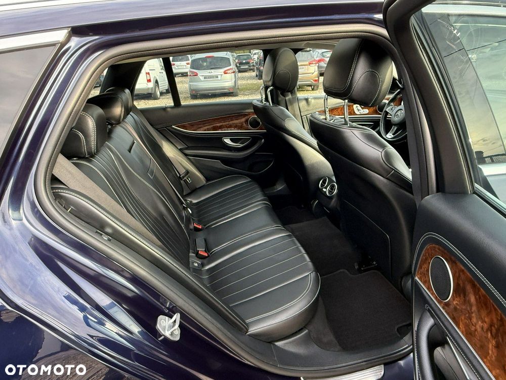 Mercedes-Benz Klasa E - 32