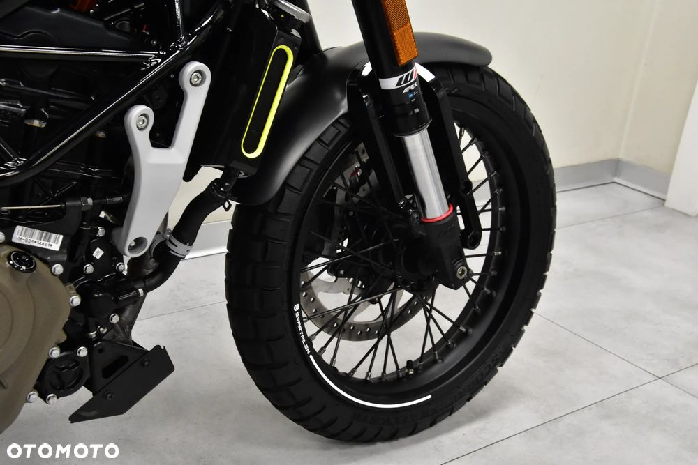 Husqvarna Svartpilen - 30
