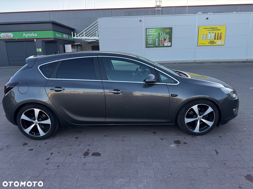 Opel Astra 1.6 T Cosmo - 4