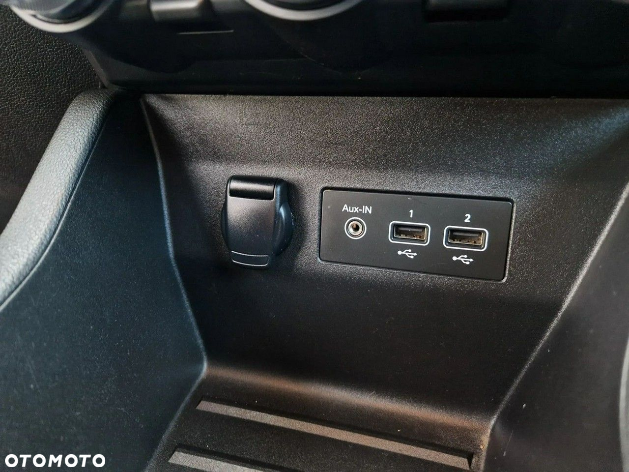 Renault Clio 1.6 E-TECH Intens - 24