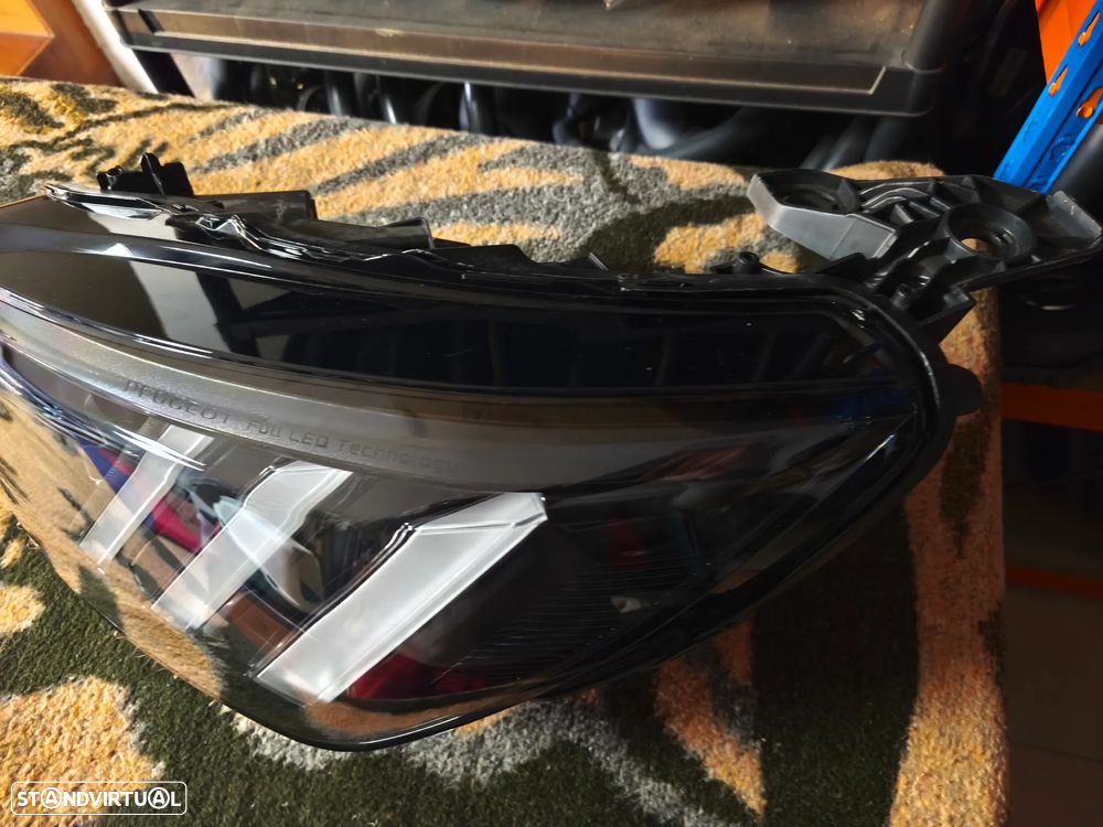 Farol esquerdo full Led Peugeot 208 + 2008 - 6