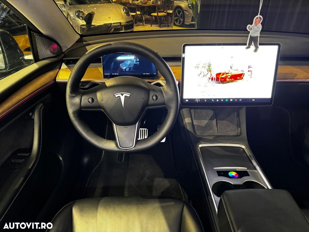 Tesla Model Y - 14