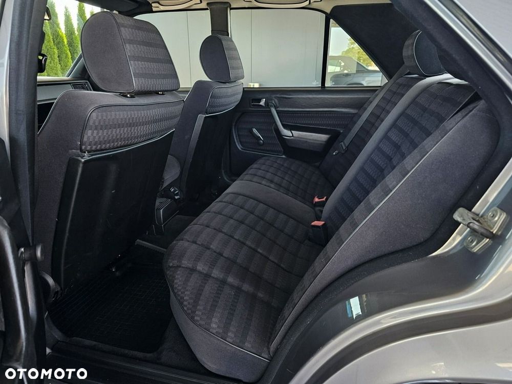 Mercedes-Benz W201 (190) - 24