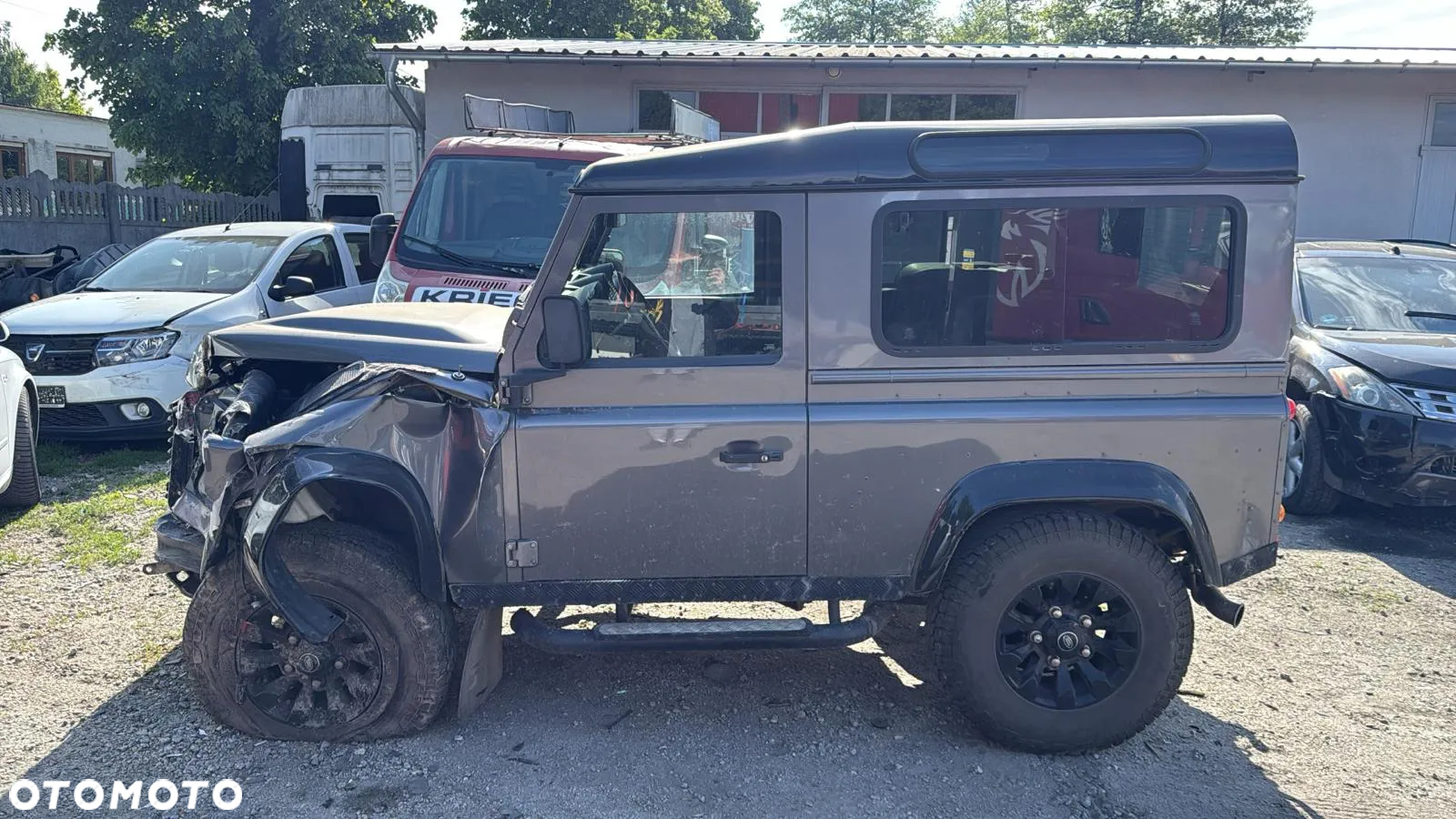 Land Rover Defender - 8