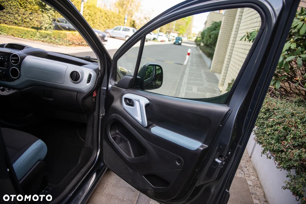 Citroën Berlingo Multispace e-HDi 90 FAP EGS6 Exclusive - 22
