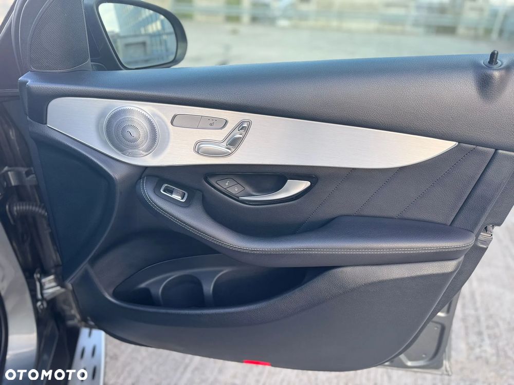 Mercedes-Benz GLC 300 Coupe 4Matic 9G-TRONIC AMG Line - 13