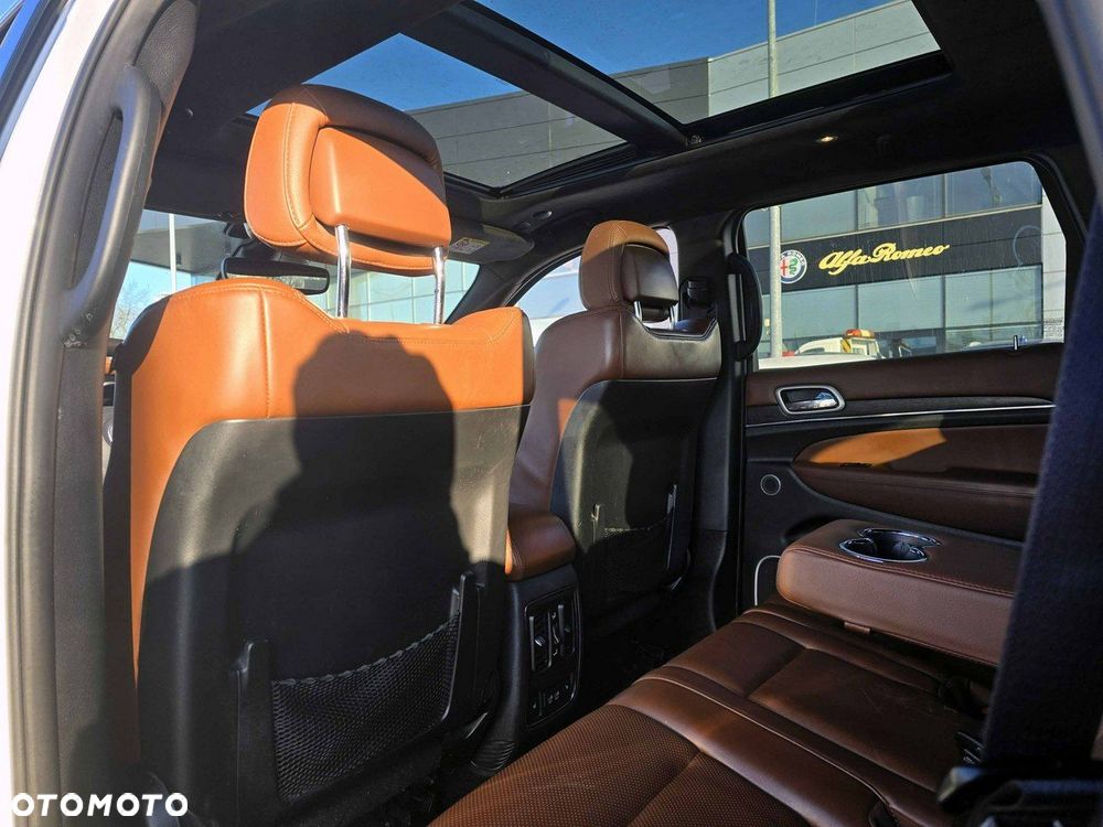 Jeep Grand Cherokee - 23