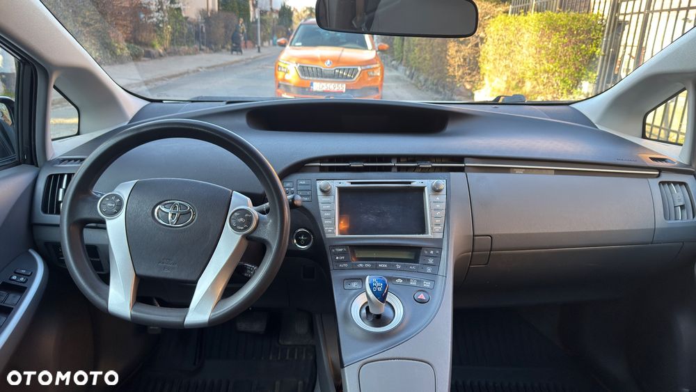 Toyota Prius 1.8 HSD Prestige - 10