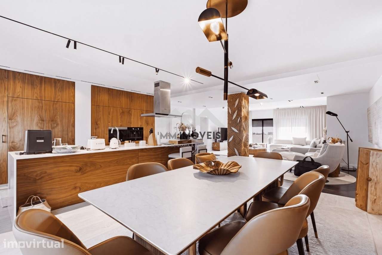 Penthouse T4 Renovada | Terraços | 2 Suítes | 3 Lugares Garagem | Para - Grande imagem: 2/26