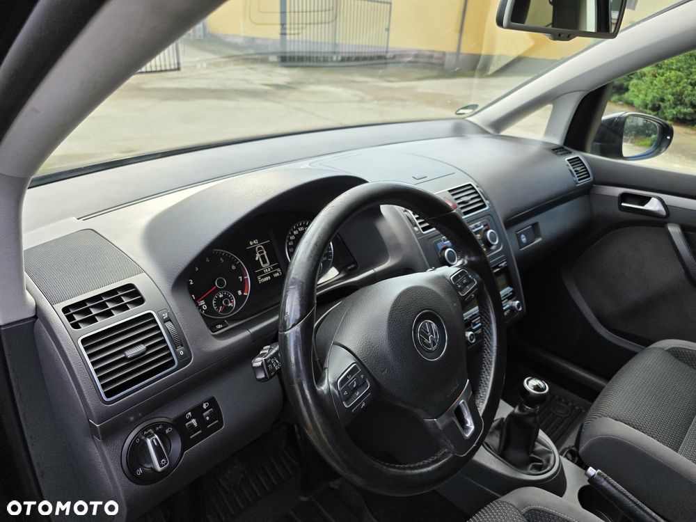 Volkswagen Touran - 11