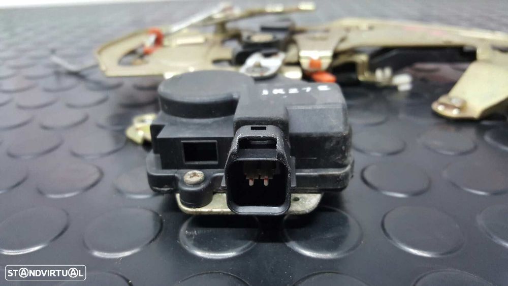 FECHADURA PORTA TRASEIRA DIREITA KIA CARNIVAL II 2.9 CRDI LX - 3