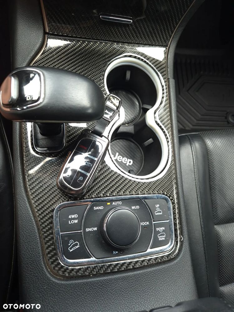 Jeep Grand Cherokee - 22