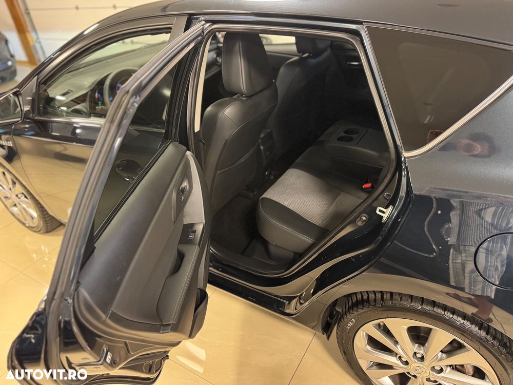 Toyota Auris 1.8 L VVT-i HSD Sol + - 9