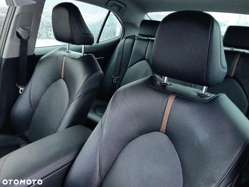 Toyota Camry 2.5 Hybrid Executive CVT - 16