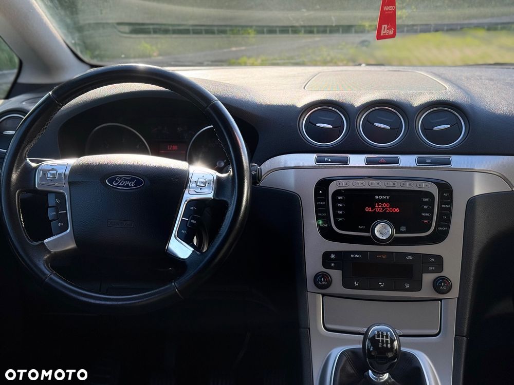 Ford S-Max - 17