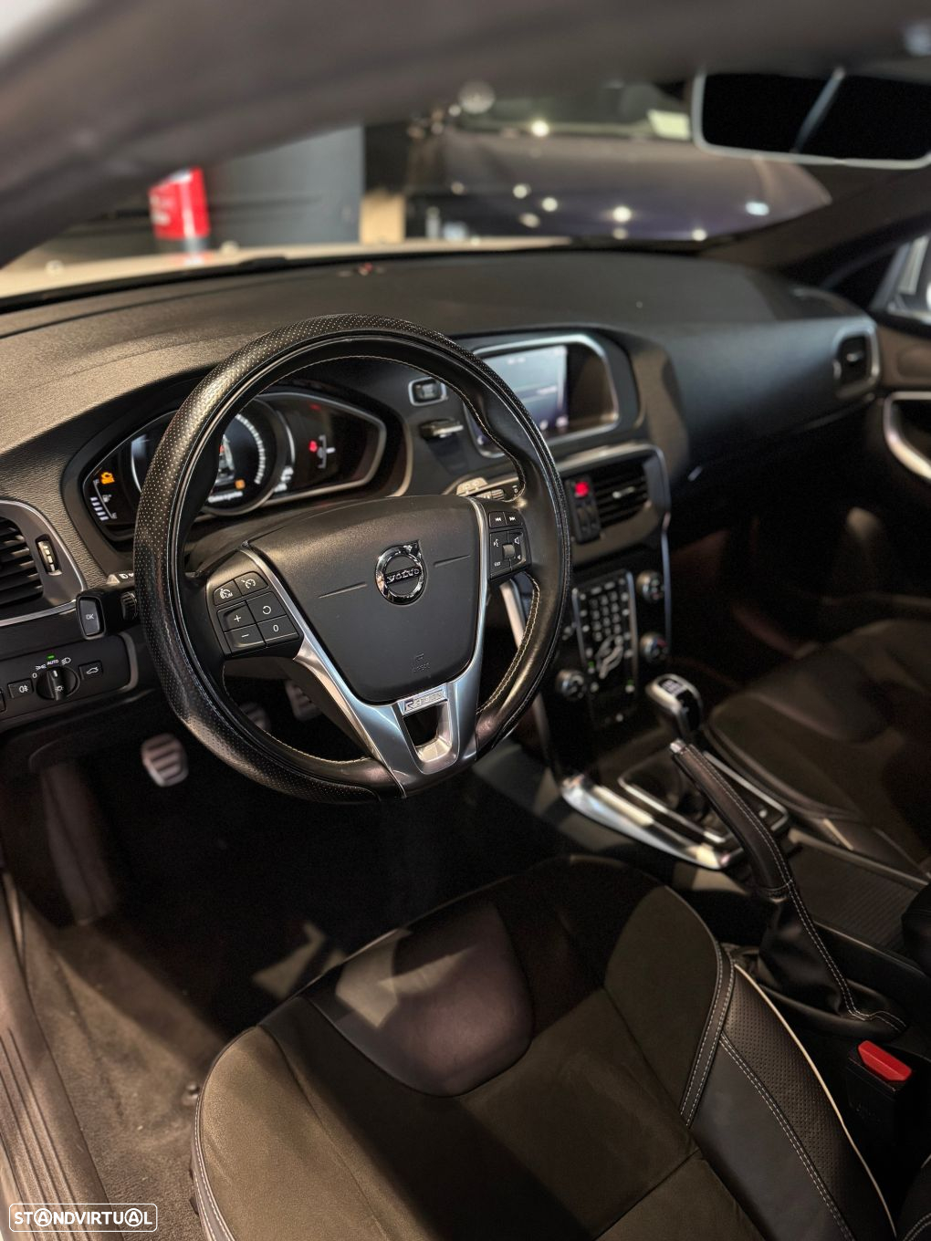 Volvo V40 2.0 D2 R-Design - 29