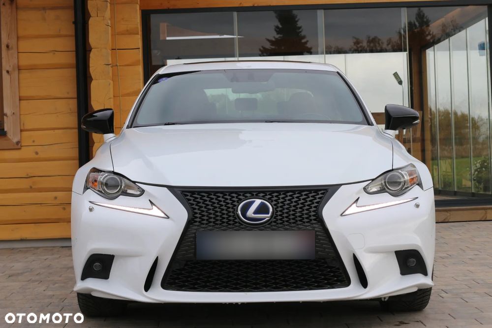 Lexus IS 300h F Sport - 5