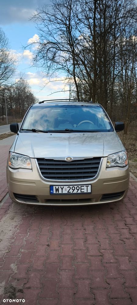 Chrysler Town & Country - 4