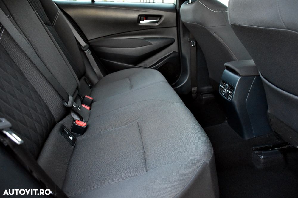 Toyota Corolla 1.6 Dynamic Plus - 18