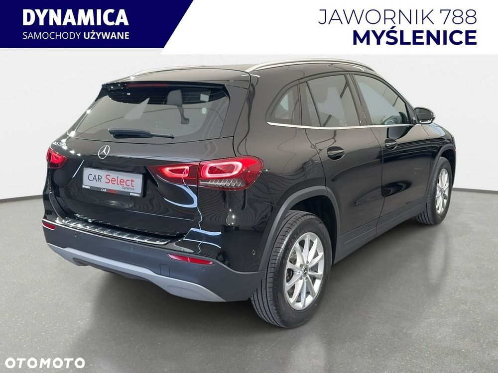 Mercedes-Benz GLA - 9