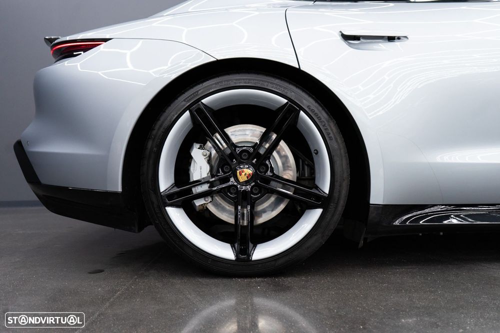 Porsche Taycan 4S - 13