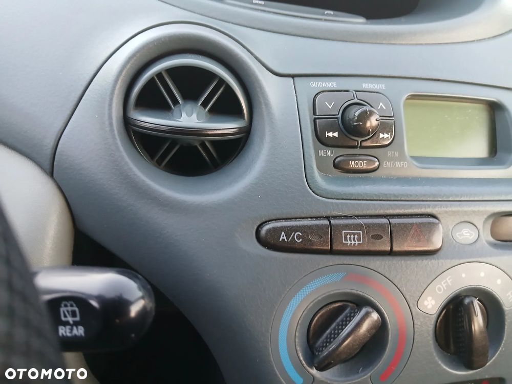Toyota Yaris - 12